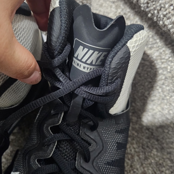 Women's Nike Prime Hype DF II Basketball Sneakers Black and white - Picture 4 of 4